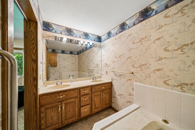 425 S Boston Avenue, Ketchum, OK 74349