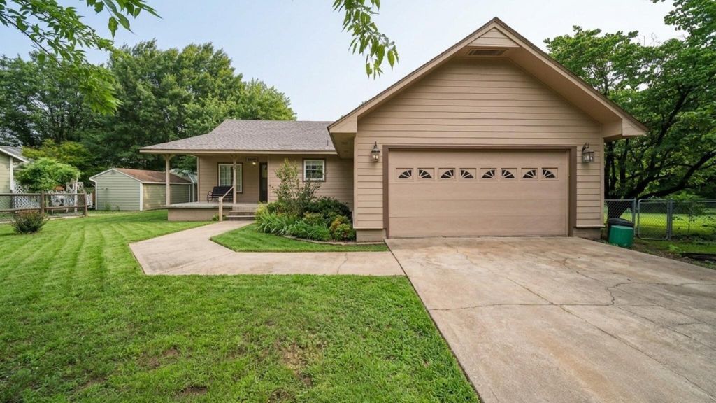 425 S Boston Avenue, Ketchum, OK 74349