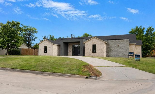 1601 Randel Road, Nichols Hills, OK 73116