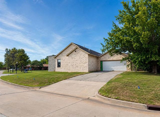 1601 Randel Road, Nichols Hills, OK 73116