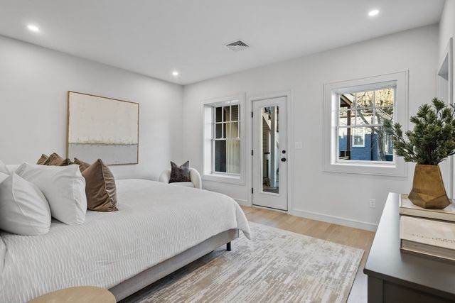 1574 Beacon 2, Brookline, MA 02446