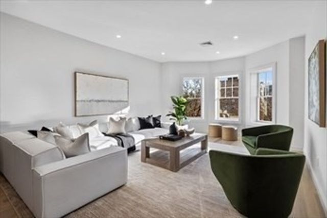 1574 Beacon 2, Brookline, MA 02446