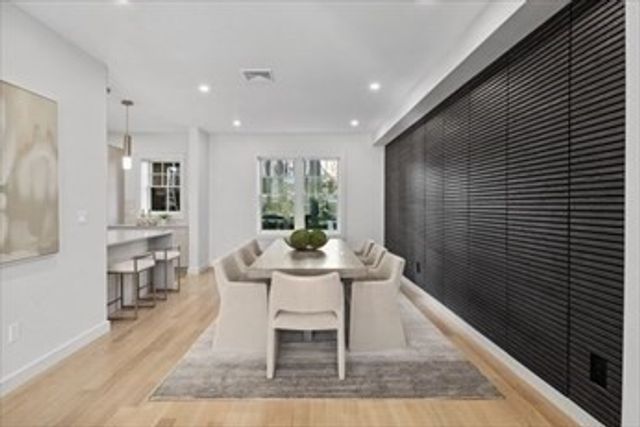 1574 Beacon 2, Brookline, MA 02446