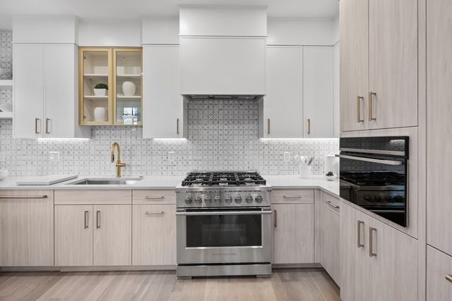 1574 Beacon 2, Brookline, MA 02446
