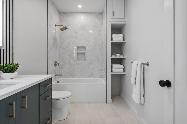 1574 Beacon 2, Brookline, MA 02446