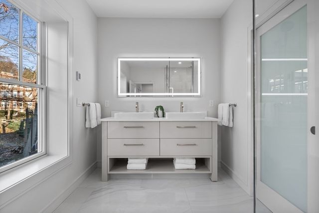 1574 Beacon 2, Brookline, MA 02446