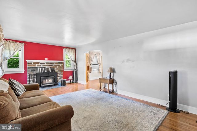 117 MAIN ST, Fallsington, PA 19054