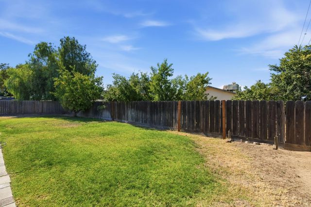 1793 Norwich Avenue, Clovis, CA 93611