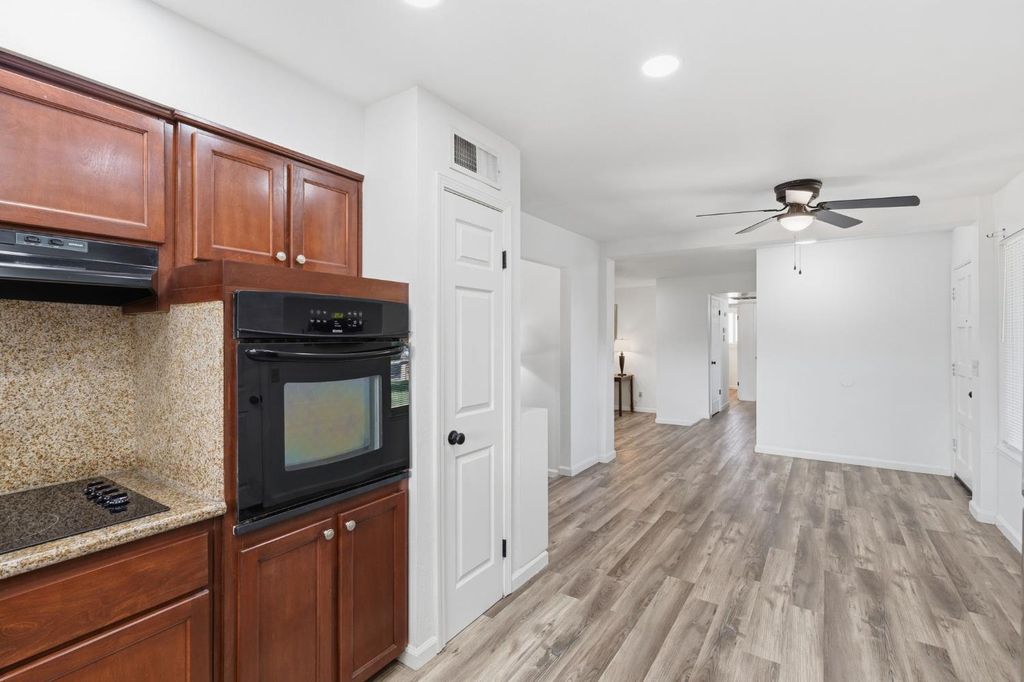 Image 10 of property listing at 1793 Norwich Avenue, Clovis, CA 93611