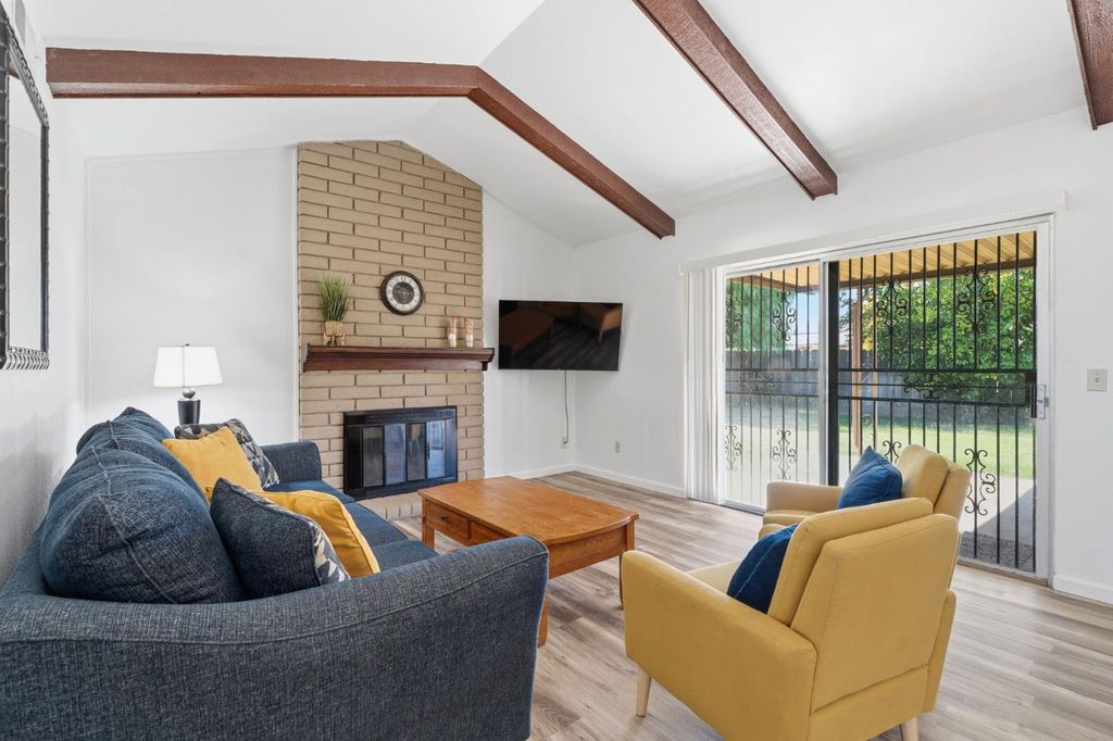 Image 13 of property listing at 1793 Norwich Avenue, Clovis, CA 93611