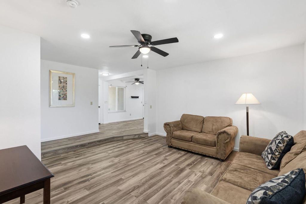 Image 14 of property listing at 1793 Norwich Avenue, Clovis, CA 93611