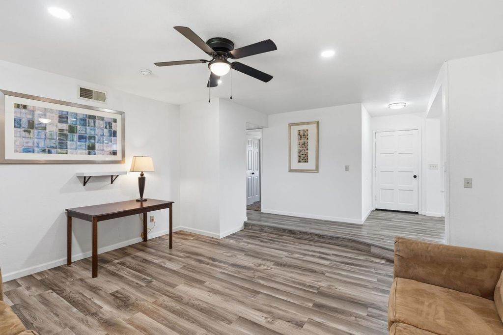 Image 16 of property listing at 1793 Norwich Avenue, Clovis, CA 93611