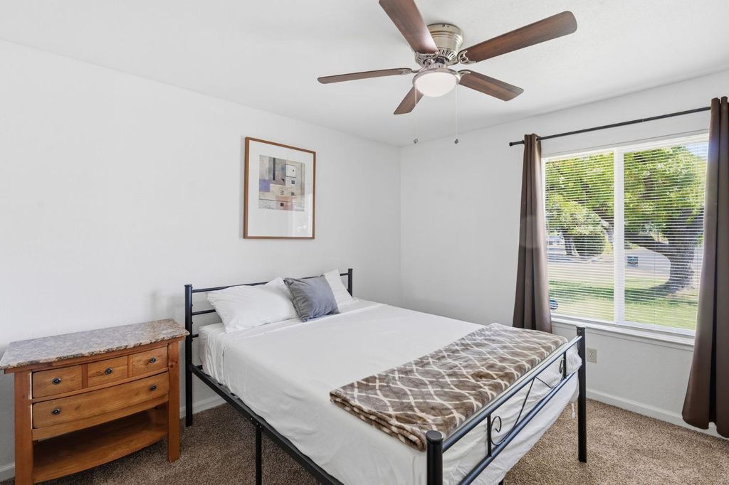 Image 19 of property listing at 1793 Norwich Avenue, Clovis, CA 93611