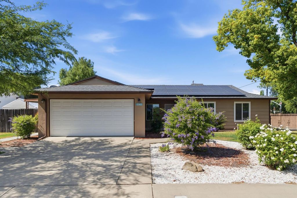 Image 2 of property listing at 1793 Norwich Avenue, Clovis, CA 93611
