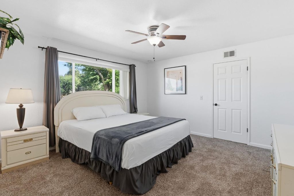 Image 26 of property listing at 1793 Norwich Avenue, Clovis, CA 93611