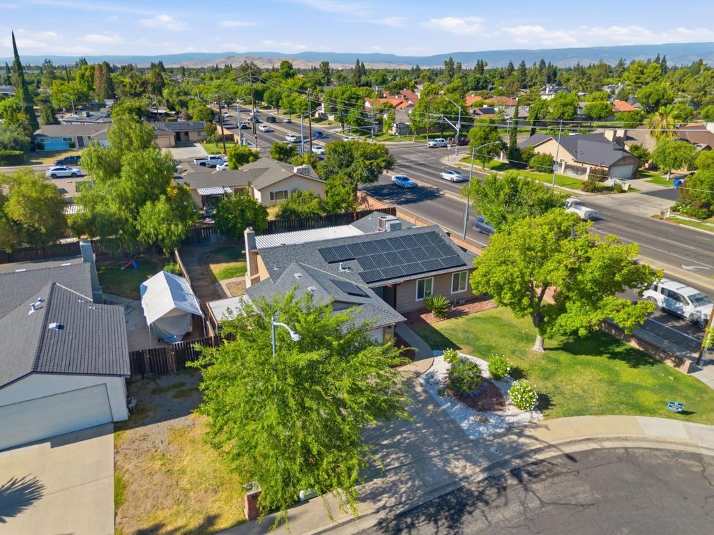 Image 36 of property listing at 1793 Norwich Avenue, Clovis, CA 93611