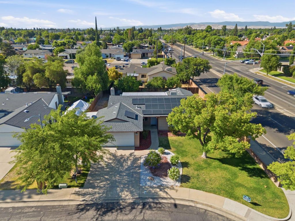 Image 37 of property listing at 1793 Norwich Avenue, Clovis, CA 93611