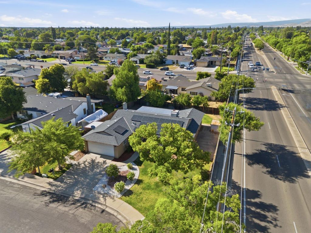 Image 38 of property listing at 1793 Norwich Avenue, Clovis, CA 93611