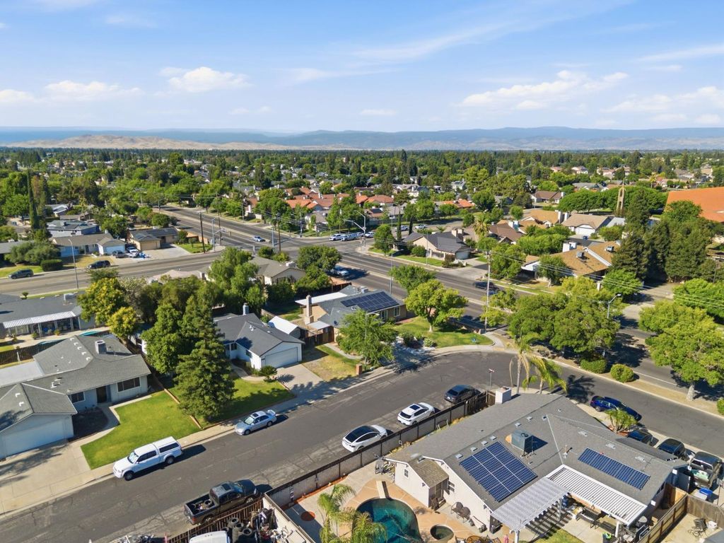 Image 40 of property listing at 1793 Norwich Avenue, Clovis, CA 93611