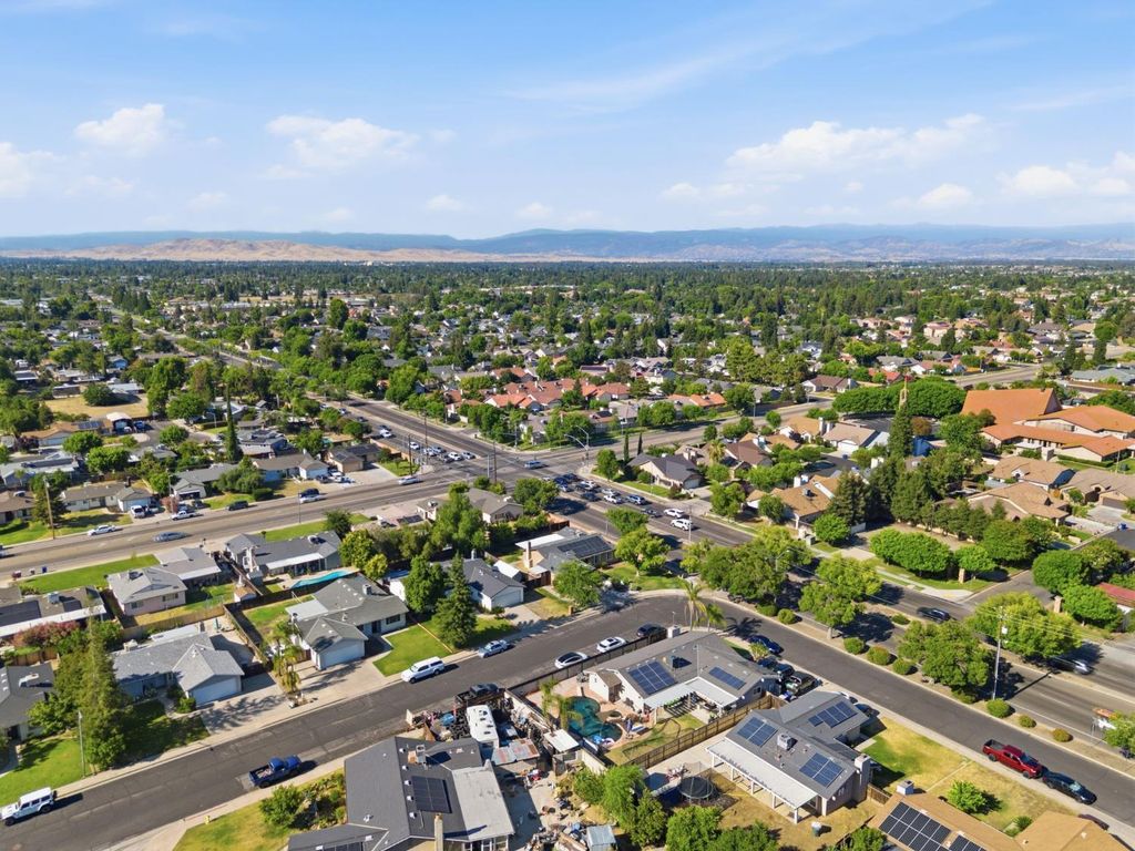 Image 41 of property listing at 1793 Norwich Avenue, Clovis, CA 93611