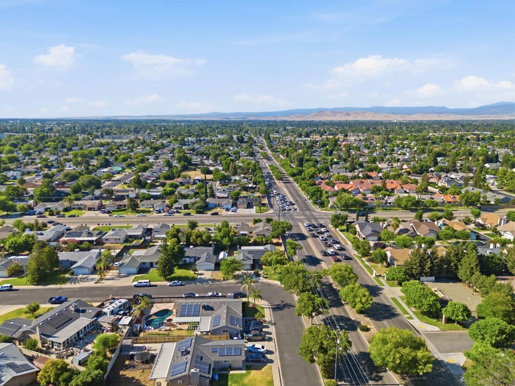 Image 43 of property listing at 1793 Norwich Avenue, Clovis, CA 93611