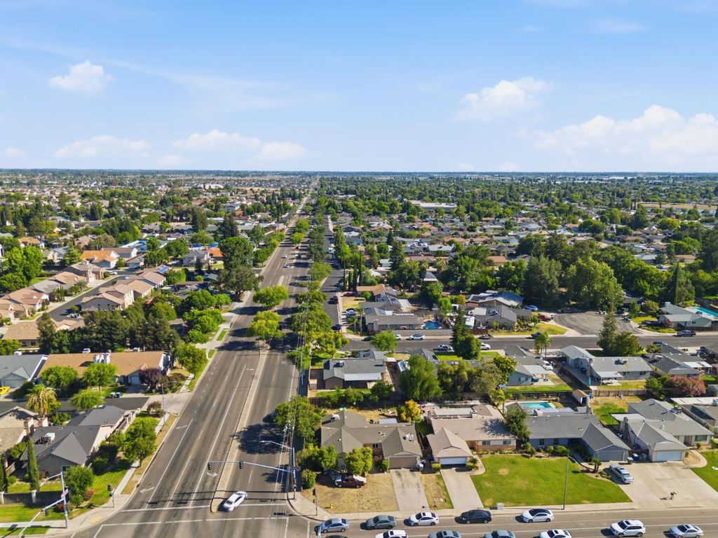 Image 44 of property listing at 1793 Norwich Avenue, Clovis, CA 93611
