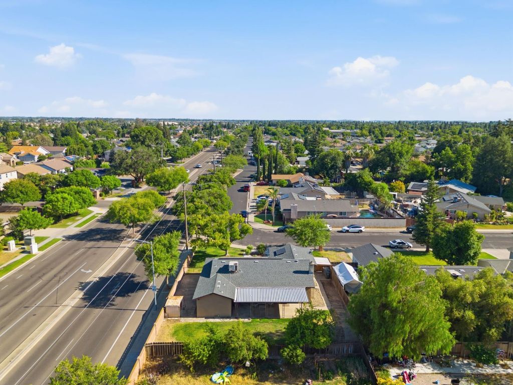 Image 45 of property listing at 1793 Norwich Avenue, Clovis, CA 93611