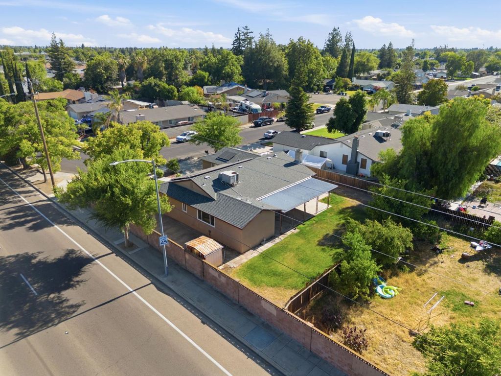 Image 46 of property listing at 1793 Norwich Avenue, Clovis, CA 93611