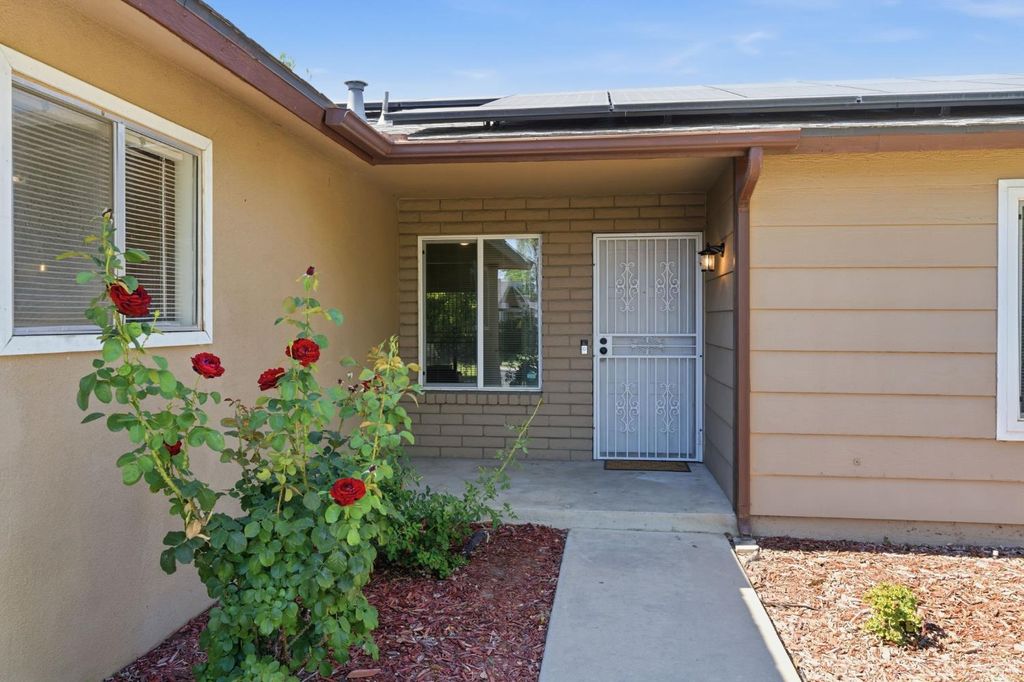 Image 5 of property listing at 1793 Norwich Avenue, Clovis, CA 93611