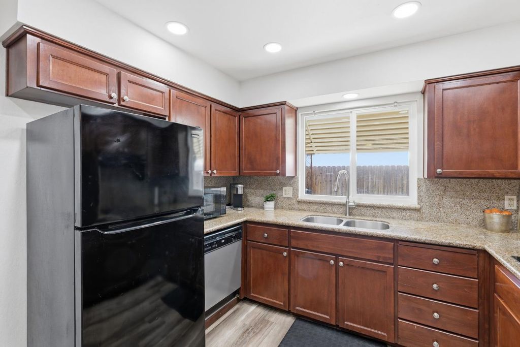 Image 7 of property listing at 1793 Norwich Avenue, Clovis, CA 93611
