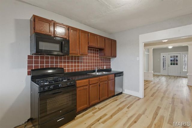 3322 N Hanley Road, St Louis, MO 63121