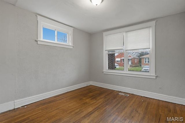 3322 N Hanley Road, St Louis, MO 63121