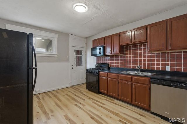 3322 N Hanley Road, St Louis, MO 63121