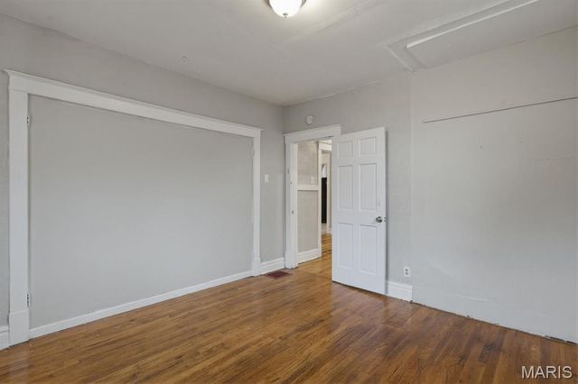 3322 N Hanley Road, St Louis, MO 63121