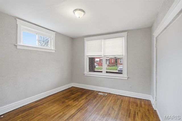 3322 N Hanley Road, St Louis, MO 63121