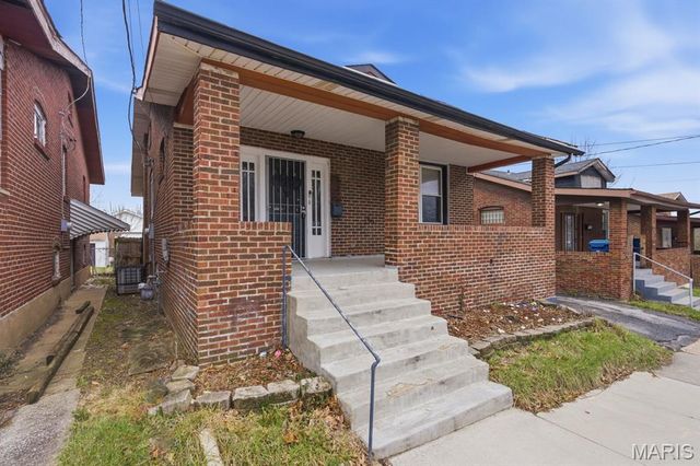 3322 N Hanley Road, St Louis, MO 63121