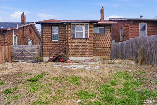 3322 N Hanley Road, St Louis, MO 63121