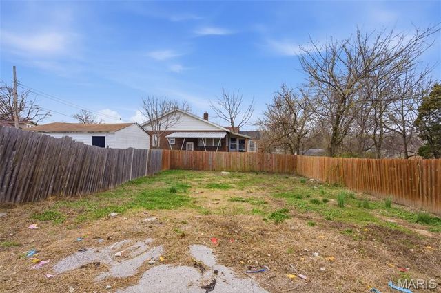 3322 N Hanley Road, St Louis, MO 63121