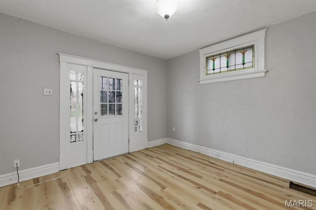 3322 N Hanley Road, St Louis, MO 63121