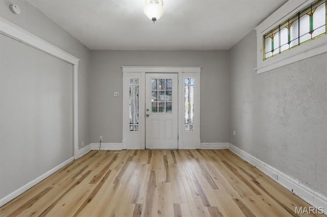 3322 N Hanley Road, St Louis, MO 63121