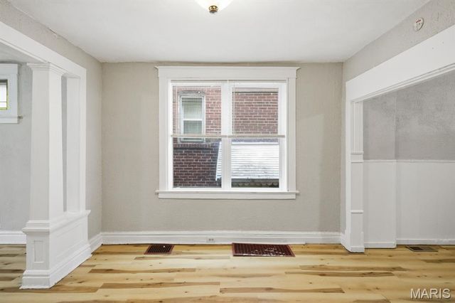 3322 N Hanley Road, St Louis, MO 63121