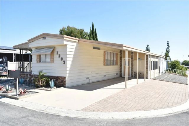 1307 Orangewood, Corona, CA 92882