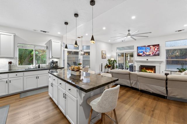 3221 Amethyst Way, Turlock, CA 95382