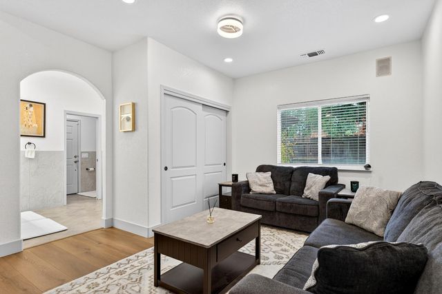 3221 Amethyst Way, Turlock, CA 95382