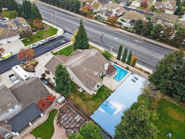 3221 Amethyst Way, Turlock, CA 95382