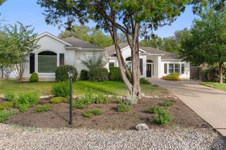 120 Copperleaf RD, Lakeway, TX 78734