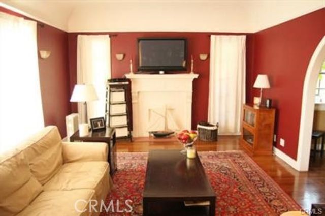 630 N Irving Boulevard, Los Angeles, CA 90004