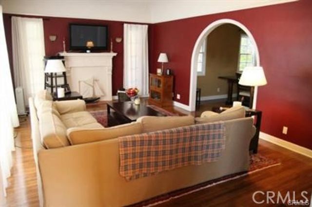 630 N Irving Boulevard, Los Angeles, CA 90004