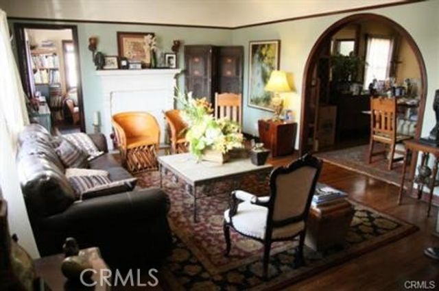 630 N Irving Boulevard, Los Angeles, CA 90004