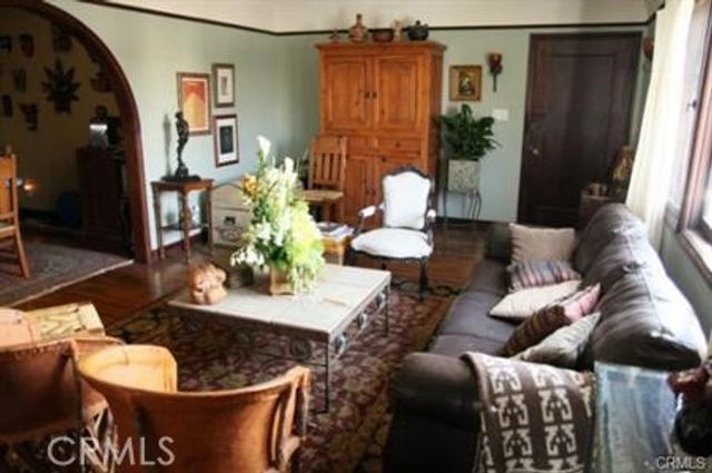 630 N Irving Boulevard, Los Angeles, CA 90004